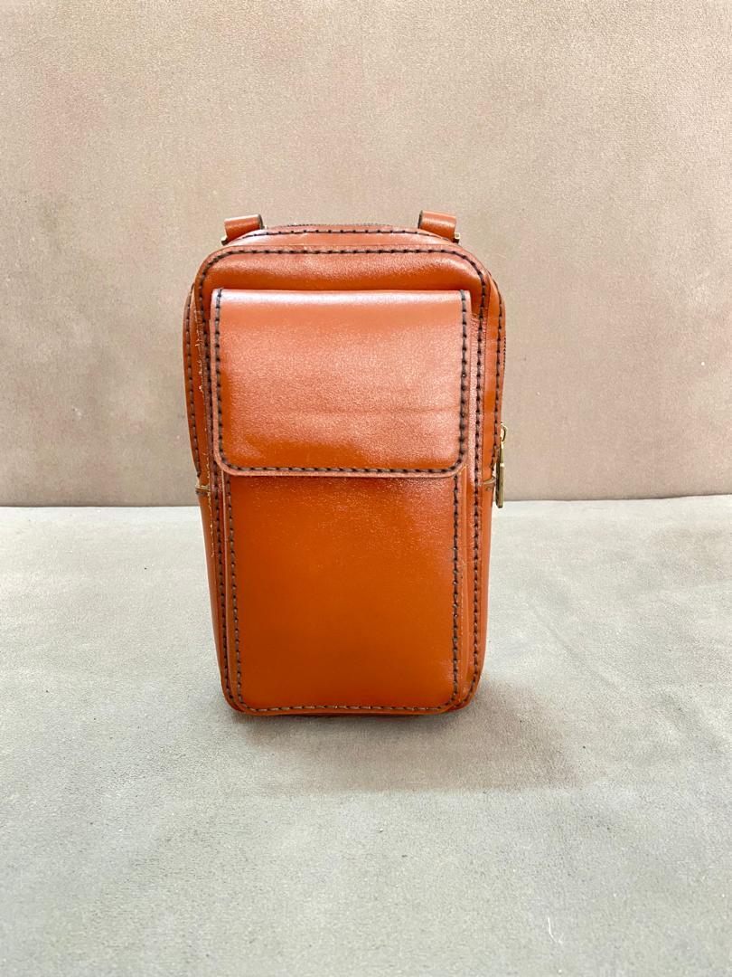  کیف چرمی مدل پاسپورتی کمری 