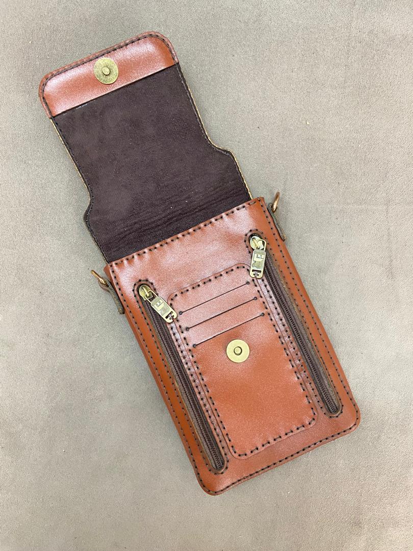 کیف دوشی چرمی مدل پاسپورتی